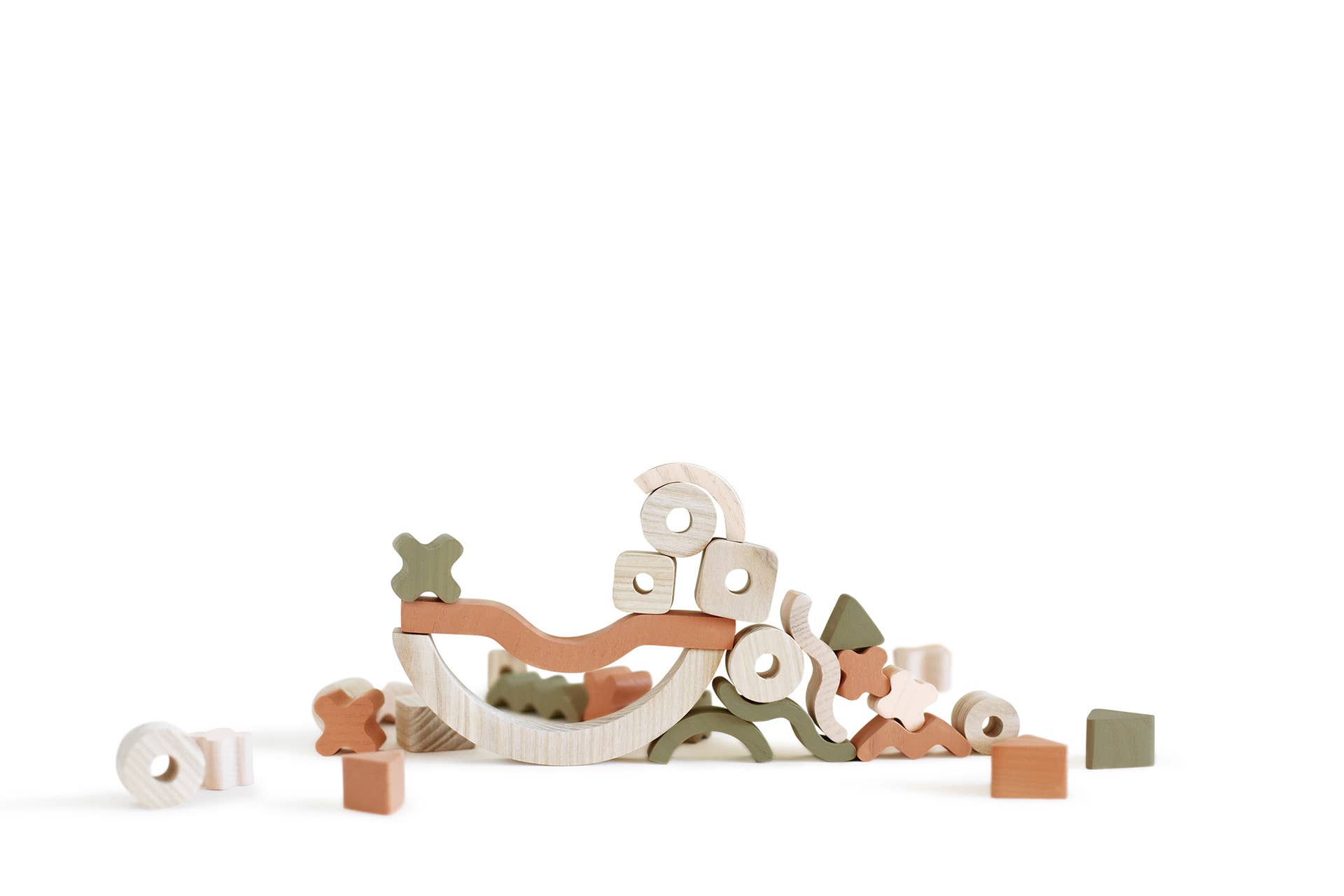 Creatieve balancer. Stapelbaar en balancerend houten spel