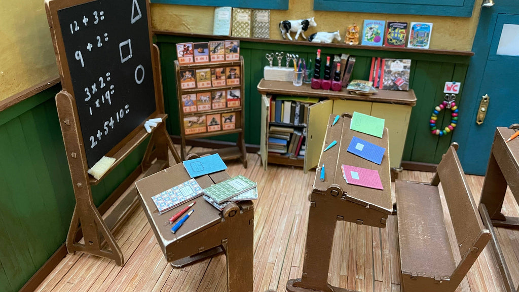 Kinderen doe-het-zelf meubelset voor poppenhuis - klaslokaal (Schaal 1:12)